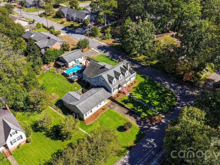 625 Park Drive, Lincolnton, NC 28092.  MLS# CAR4430882, YatesRealty ID 54771. 