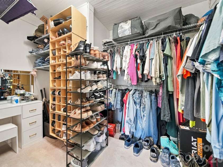 625 Park Drive, Lincolnton, NC 28092.  MLS# CAR4430882, YatesRealty ID 54771. Primary walk in closet