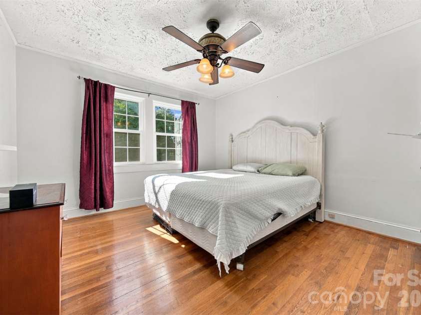 625 Park Drive, Lincolnton, NC 28092.  MLS# CAR4430882, YatesRealty ID 54771. Second bedroom on Main.