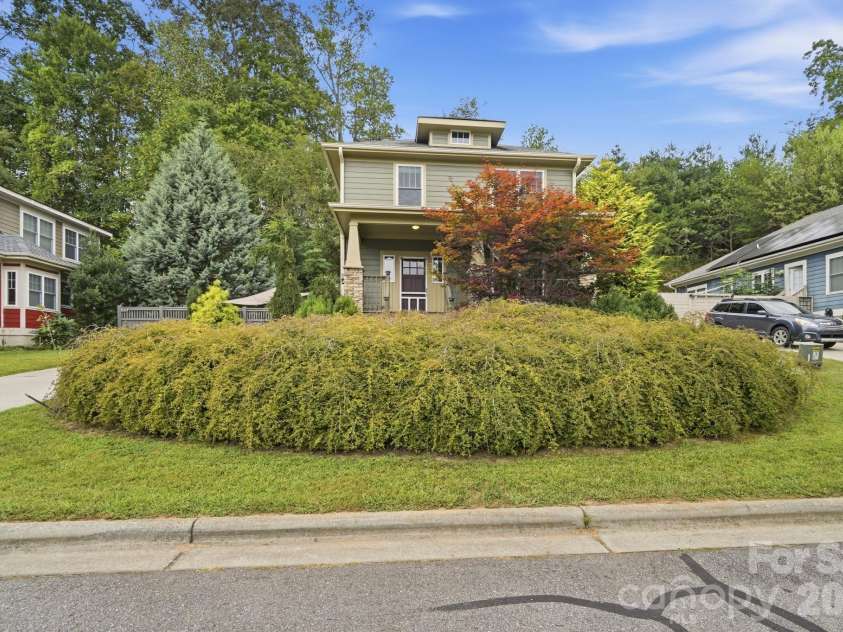 128 Estelle Park Drive, Asheville, NC 28806.  MLS# CAR4430324, YatesRealty ID 54772. 