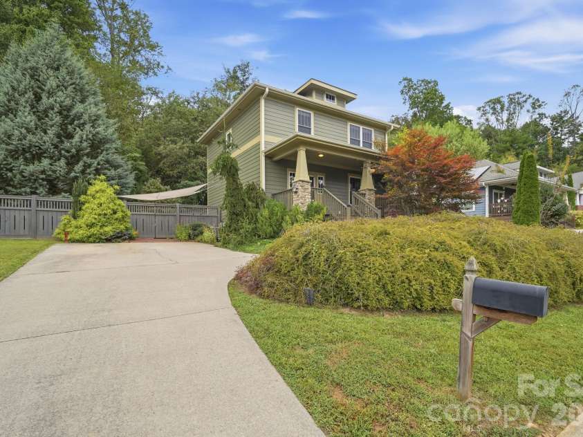 128 Estelle Park Drive, Asheville, NC 28806.  MLS# CAR4430324, YatesRealty ID 54772. 