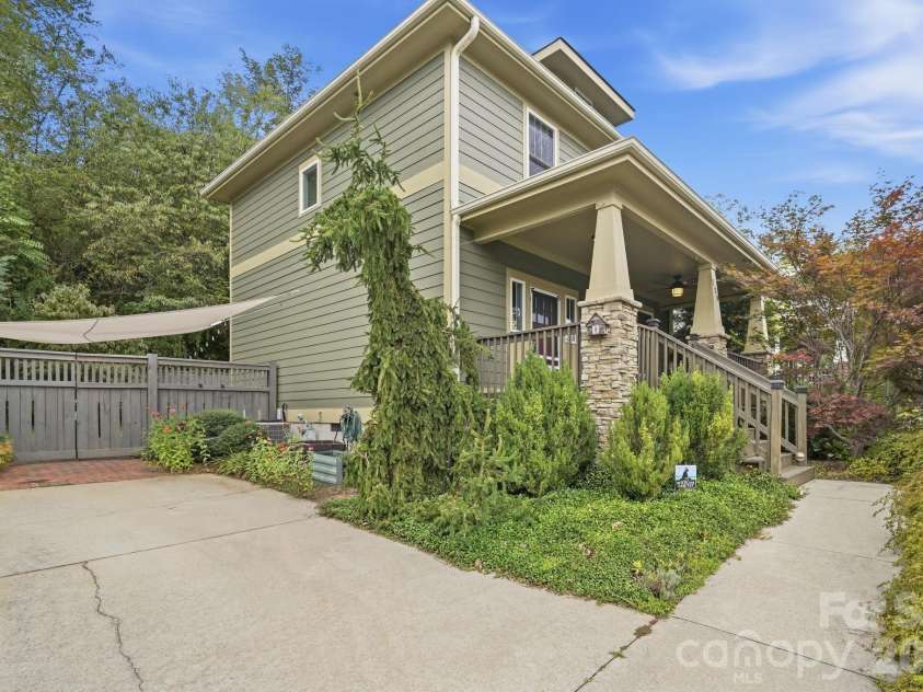 128 Estelle Park Drive, Asheville, NC 28806.  MLS# CAR4430324, YatesRealty ID 54772. 