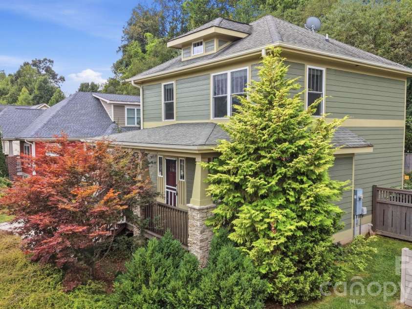 128 Estelle Park Drive, Asheville, NC 28806.  MLS# CAR4430324, YatesRealty ID 54772. 