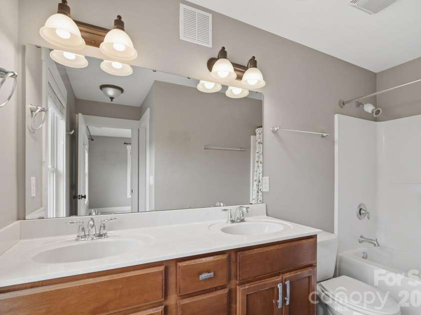 128 Estelle Park Drive, Asheville, NC 28806.  MLS# CAR4430324, YatesRealty ID 54772. Primary Bath