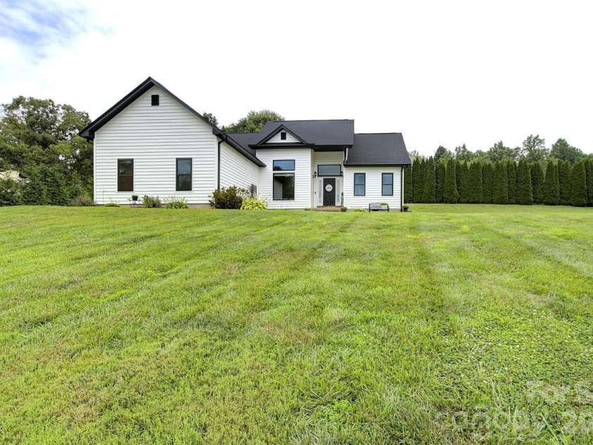 60 Golden Lane, Leicester, NC 28748.  MLS# CAR4429246, YatesRealty ID 54773. 