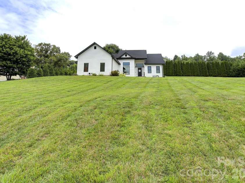 60 Golden Lane, Leicester, NC 28748.  MLS# CAR4429246, YatesRealty ID 54773. 