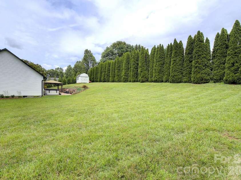 60 Golden Lane, Leicester, NC 28748.  MLS# CAR4429246, YatesRealty ID 54773. 