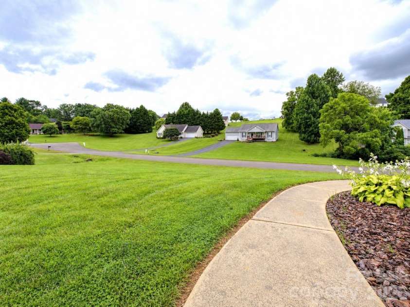 60 Golden Lane, Leicester, NC 28748.  MLS# CAR4429246, YatesRealty ID 54773. 