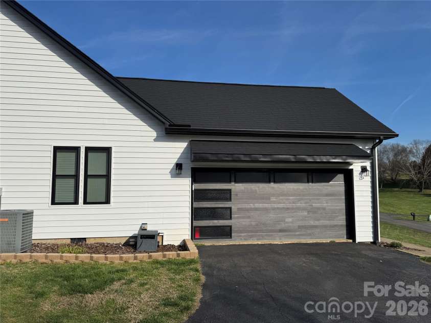 60 Golden Lane, Leicester, NC 28748.  MLS# CAR4429246, YatesRealty ID 54773. 