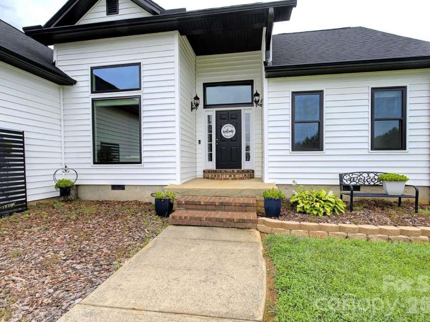 60 Golden Lane, Leicester, NC 28748.  MLS# CAR4429246, YatesRealty ID 54773. 