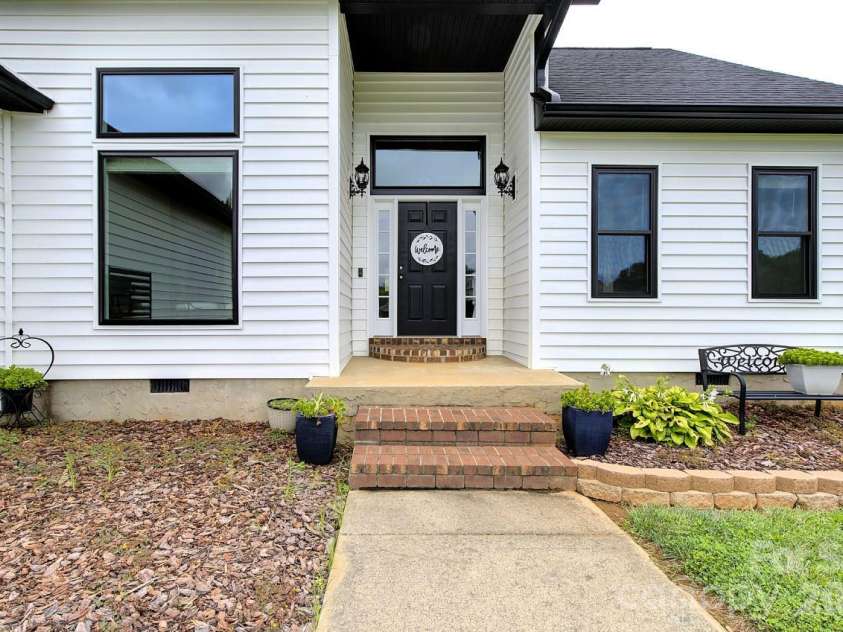 60 Golden Lane, Leicester, NC 28748.  MLS# CAR4429246, YatesRealty ID 54773. 