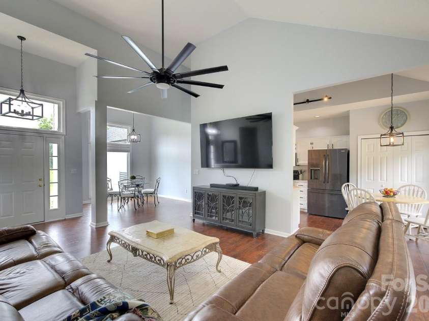 60 Golden Lane, Leicester, NC 28748.  MLS# CAR4429246, YatesRealty ID 54773. 