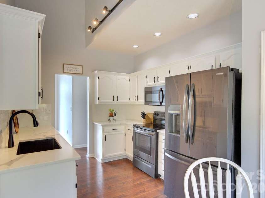 60 Golden Lane, Leicester, NC 28748.  MLS# CAR4429246, YatesRealty ID 54773. 