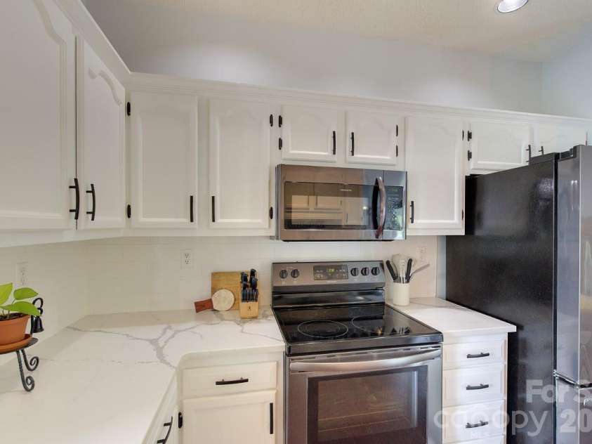 60 Golden Lane, Leicester, NC 28748.  MLS# CAR4429246, YatesRealty ID 54773. 