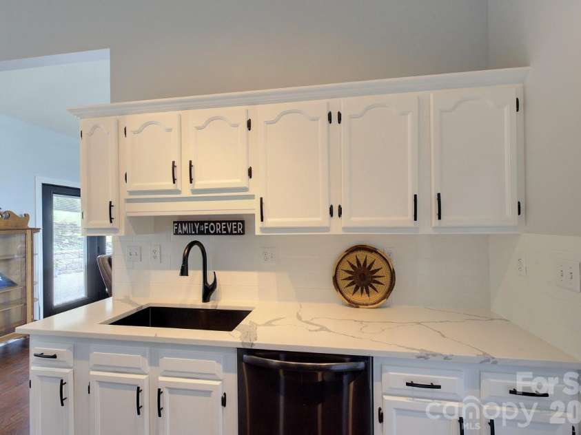 60 Golden Lane, Leicester, NC 28748.  MLS# CAR4429246, YatesRealty ID 54773. 