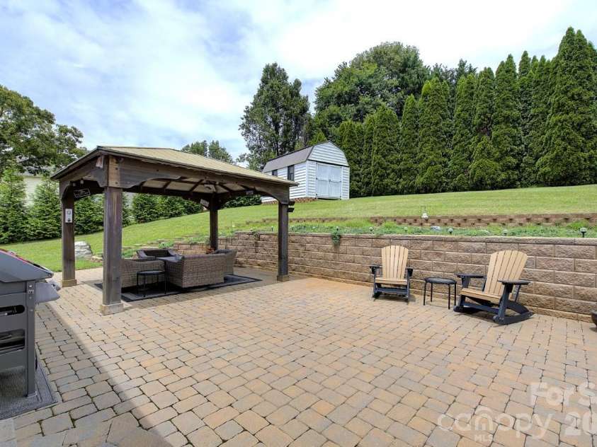 60 Golden Lane, Leicester, NC 28748.  MLS# CAR4429246, YatesRealty ID 54773. 