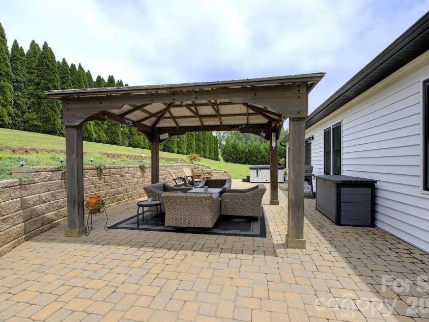 60 Golden Lane, Leicester, NC 28748.  MLS# CAR4429246, YatesRealty ID 54773. 