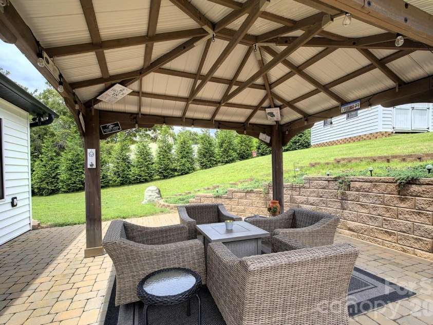 60 Golden Lane, Leicester, NC 28748.  MLS# CAR4429246, YatesRealty ID 54773. 