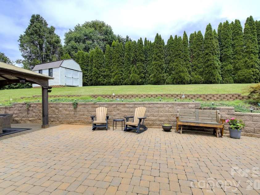60 Golden Lane, Leicester, NC 28748.  MLS# CAR4429246, YatesRealty ID 54773. 