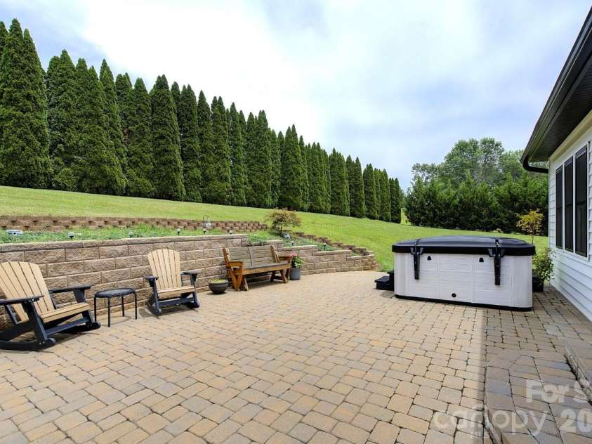 60 Golden Lane, Leicester, NC 28748.  MLS# CAR4429246, YatesRealty ID 54773. 