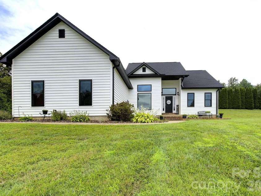 60 Golden Lane, Leicester, NC 28748.  MLS# CAR4429246, YatesRealty ID 54773. 