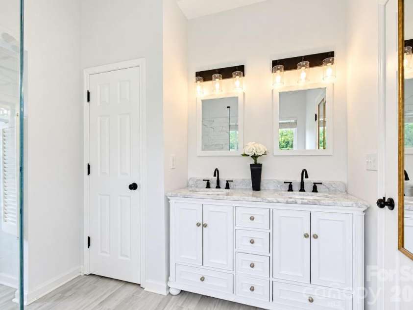 60 Golden Lane, Leicester, NC 28748.  MLS# CAR4429246, YatesRealty ID 54773. Primary Ensuite