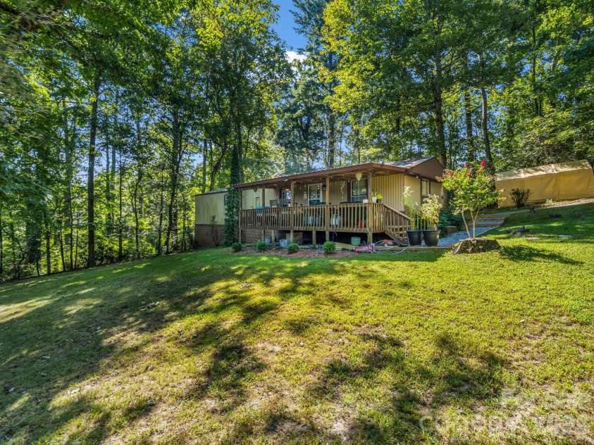 20 Jones Hillock Drive, Asheville, NC 28805.  MLS# CAR4431329, YatesRealty ID 54775. 