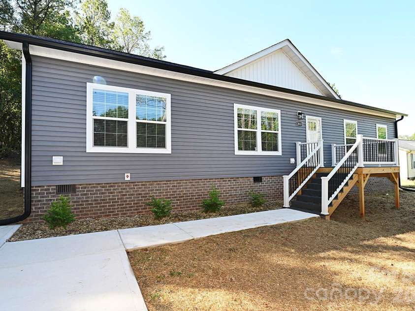2063 Vance Street, Newton, NC 28658.  MLS# CAR4431144, YatesRealty ID 54780. 