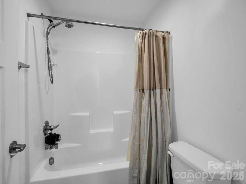 236 Scruggs Road, Gaffney, SC 29341.  MLS# CAR4431215, YatesRealty ID 54788. 2nd Bath