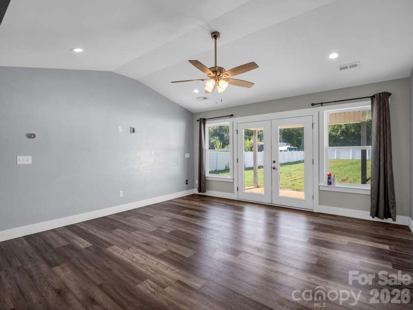 236 Scruggs Road, Gaffney, SC 29341.  MLS# CAR4431215, YatesRealty ID 54788. 
