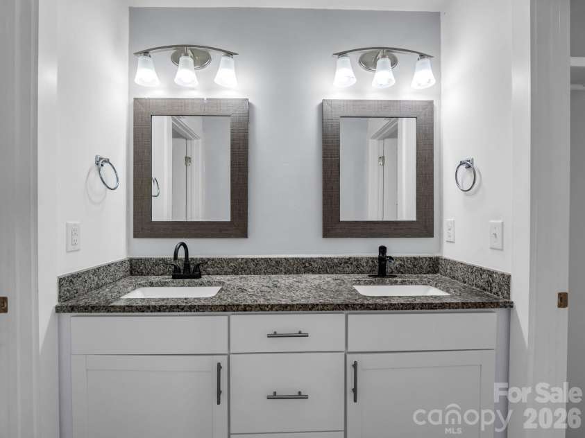 236 Scruggs Road, Gaffney, SC 29341.  MLS# CAR4431215, YatesRealty ID 54788. Primary Bath