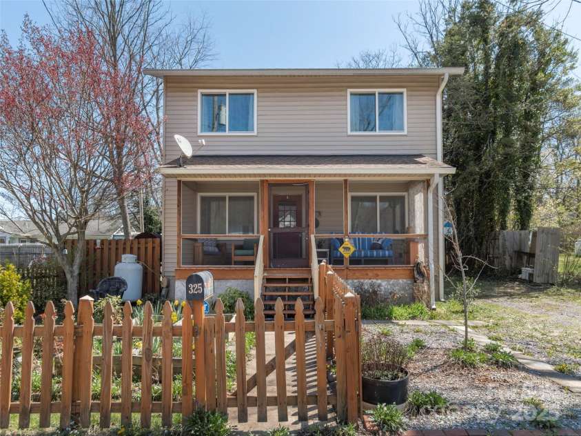 325 Richland Street, Waynesville, NC 28786.  MLS# CAR4243416, YatesRealty ID 5479. 