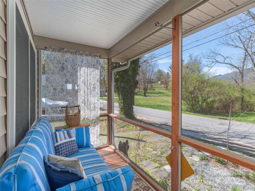 325 Richland Street, Waynesville, NC 28786.  MLS# CAR4243416, YatesRealty ID 5479. 
