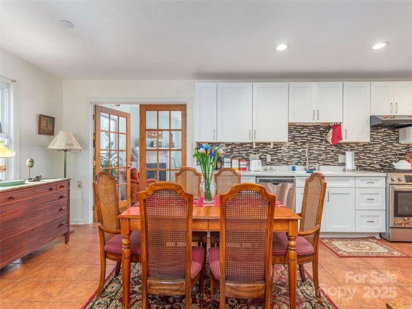 325 Richland Street, Waynesville, NC 28786.  MLS# CAR4243416, YatesRealty ID 5479. 