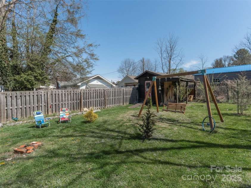 325 Richland Street, Waynesville, NC 28786.  MLS# CAR4243416, YatesRealty ID 5479. 