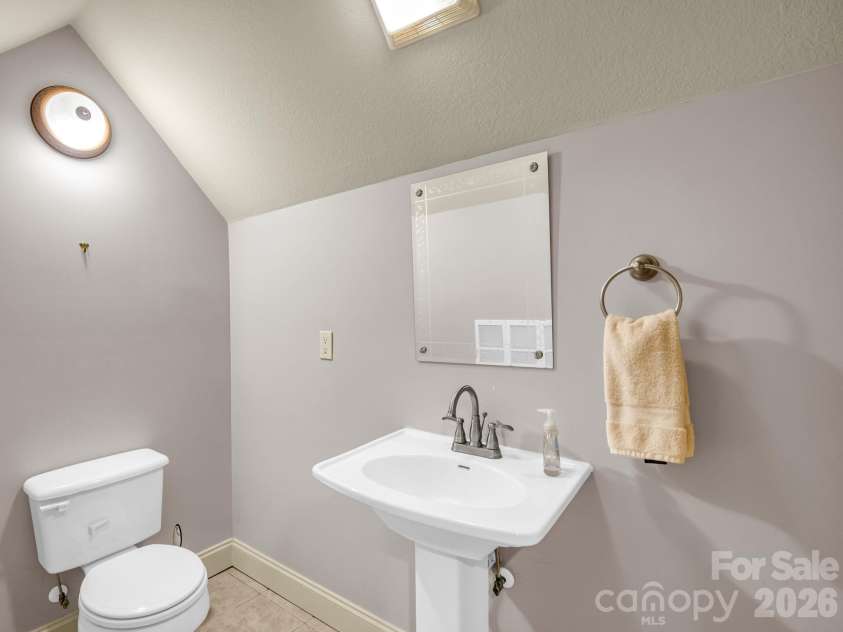 61 Mountain Shadows Drive, Leicester, NC 28748.  MLS# CAR4431319, YatesRealty ID 54790. 2nd bedroom En Suitebathroom