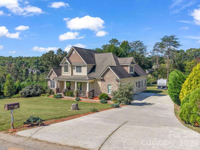 61 Mountain Shadows Drive, Leicester, NC 28748.  MLS# CAR4431319, YatesRealty ID 54790. 