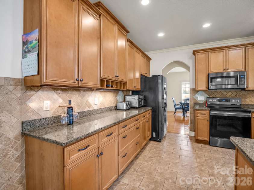 61 Mountain Shadows Drive, Leicester, NC 28748.  MLS# CAR4431319, YatesRealty ID 54790. 