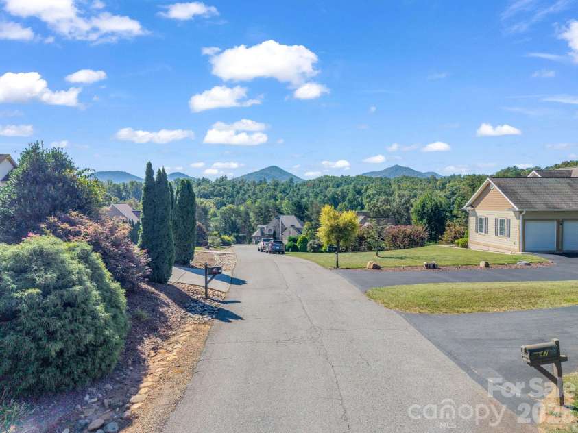 61 Mountain Shadows Drive, Leicester, NC 28748.  MLS# CAR4431319, YatesRealty ID 54790. 