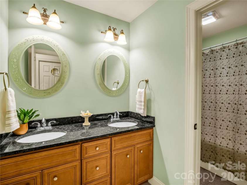 61 Mountain Shadows Drive, Leicester, NC 28748.  MLS# CAR4431319, YatesRealty ID 54790. Main bathroom upper level