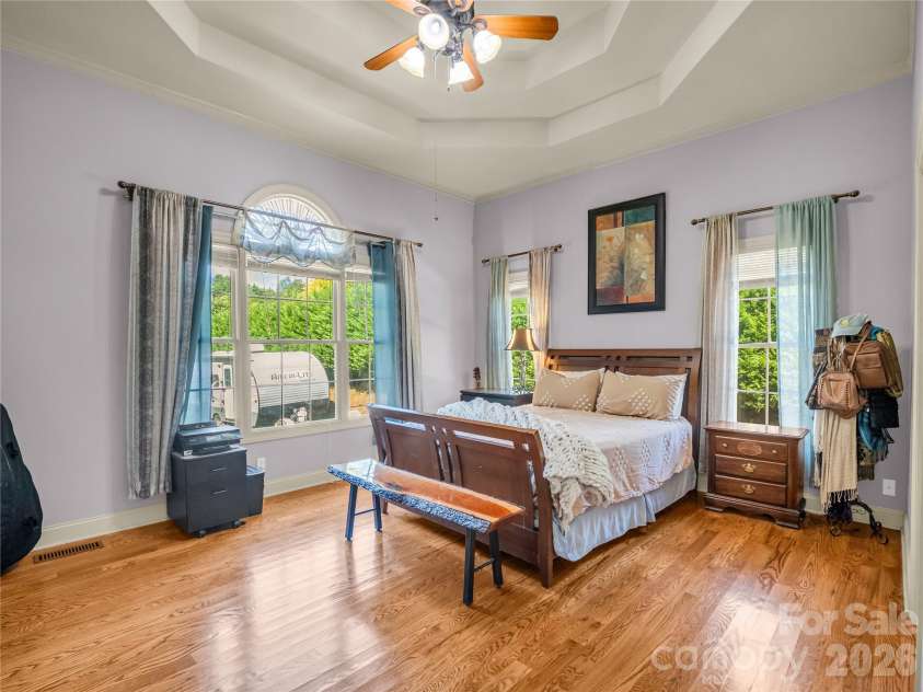 61 Mountain Shadows Drive, Leicester, NC 28748.  MLS# CAR4431319, YatesRealty ID 54790. Primary Bedroom