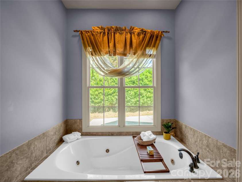 61 Mountain Shadows Drive, Leicester, NC 28748.  MLS# CAR4431319, YatesRealty ID 54790. Primary En Suite bathroom