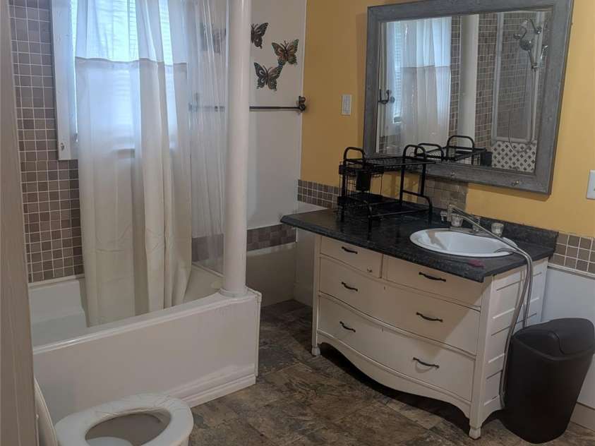4117 Brocks Mill Road, Cheraw, SC 29520.  MLS# CAR4429573, YatesRealty ID 54792. Bathroom