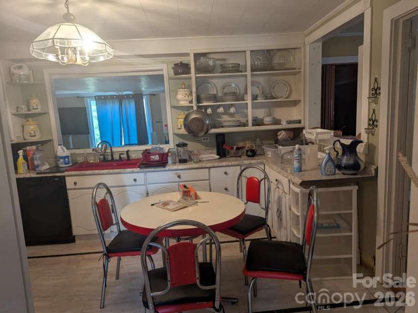 4117 Brocks Mill Road, Cheraw, SC 29520.  MLS# CAR4429573, YatesRealty ID 54792. Kitchen