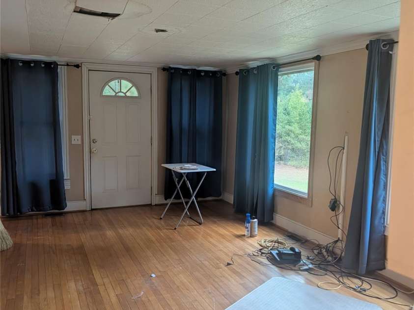 4117 Brocks Mill Road, Cheraw, SC 29520.  MLS# CAR4429573, YatesRealty ID 54792. Living room