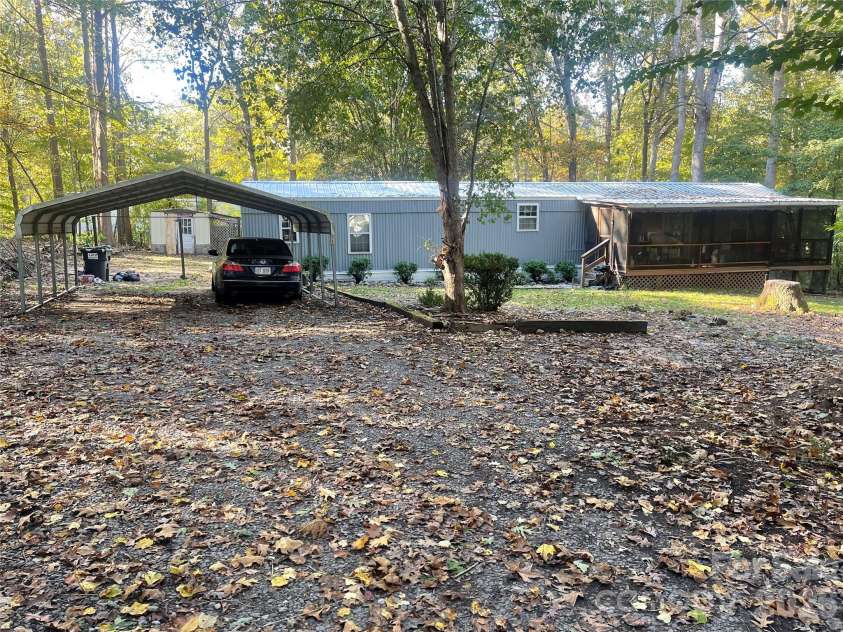 124 Arbor Drive, Statesville, NC 28677.  MLS# CAR4430207, YatesRealty ID 54794. 