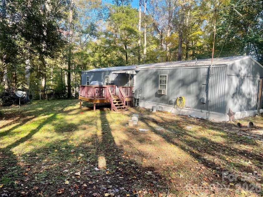 124 Arbor Drive, Statesville, NC 28677.  MLS# CAR4430207, YatesRealty ID 54794. 