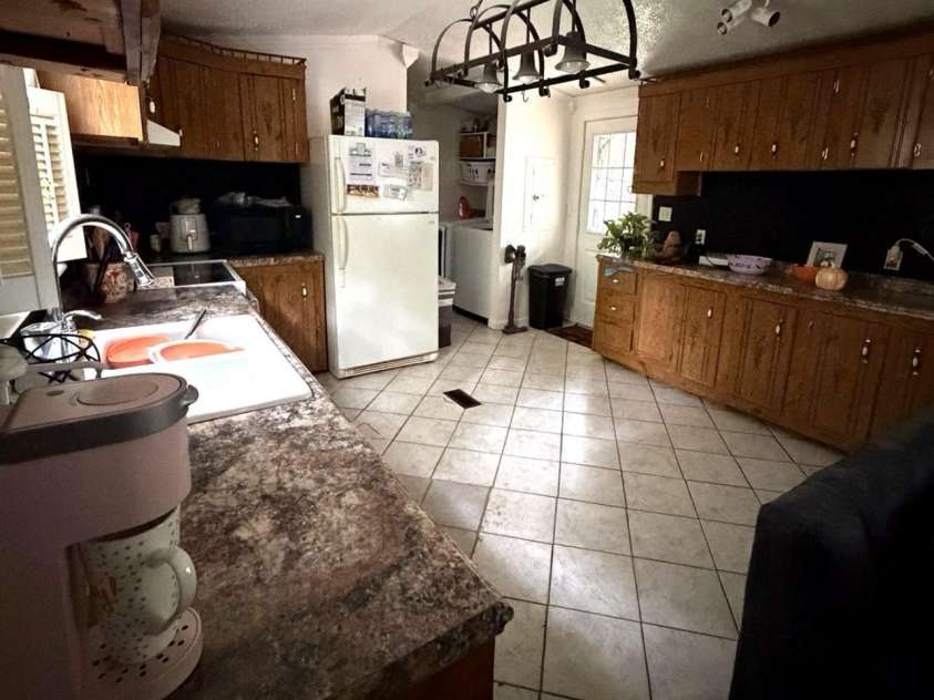 124 Arbor Drive, Statesville, NC 28677.  MLS# CAR4430207, YatesRealty ID 54794. 