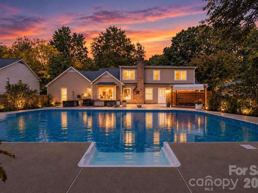 9423 Whitethorn Drive, Charlotte, NC 28277.  MLS# CAR4430638, YatesRealty ID 54796. 