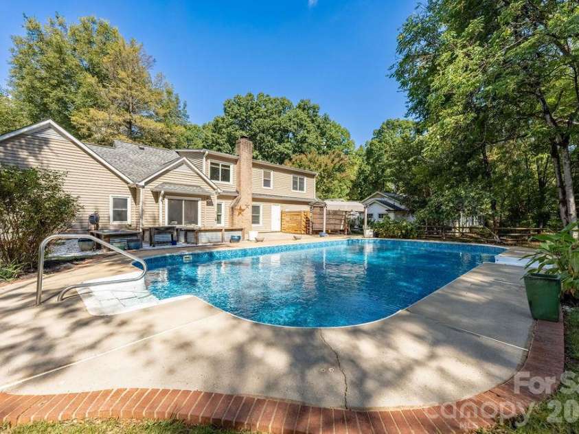 9423 Whitethorn Drive, Charlotte, NC 28277.  MLS# CAR4430638, YatesRealty ID 54796. 